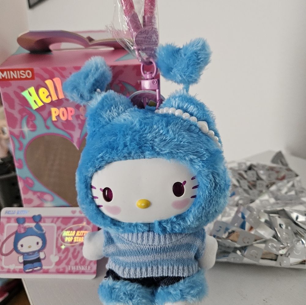 Hello Kitty Pop Star Collectible - TWINKLE - Picture 2 of 4